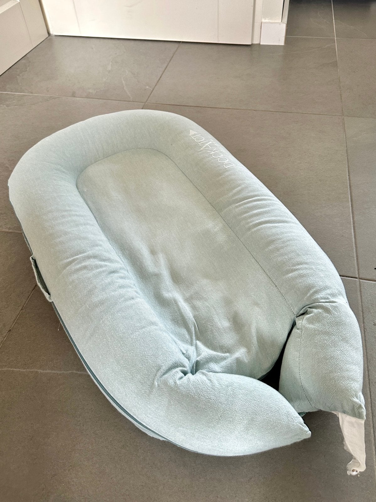Mintgroene DockAtot Deluxe+ babynest met opberghoes, Ophalen, Zo goed als nieuw