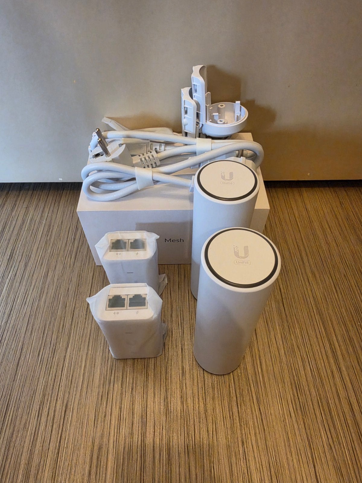 Set van 2 Ubiquiti UniFi U6 Mesh Access Points, Computers en Software, Accesspoints, Ophalen of Verzenden, Gebruikt, Ubiquiti UniFi