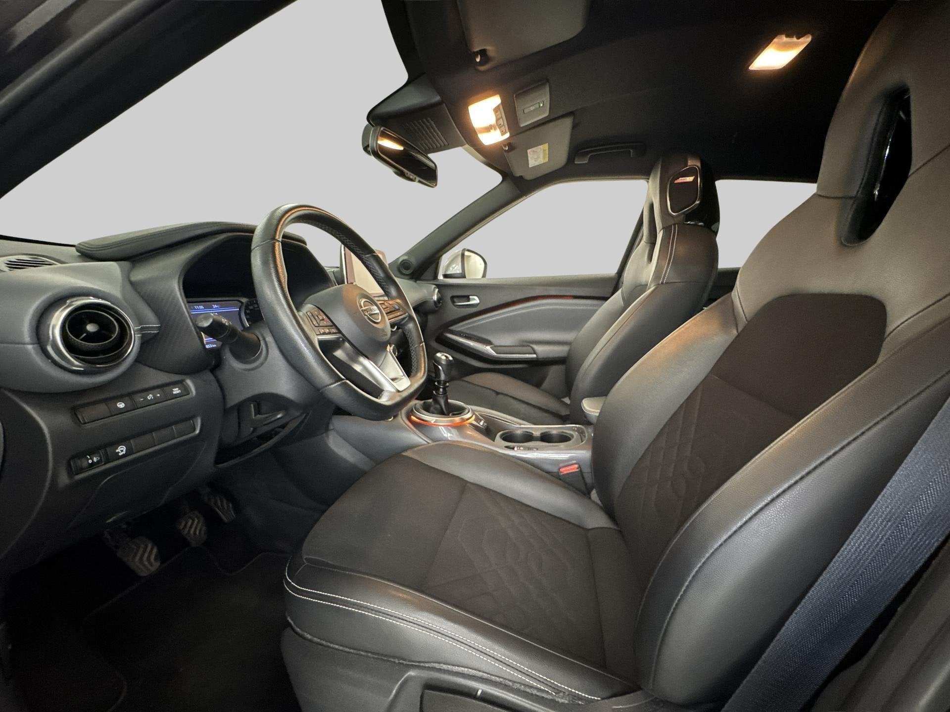 Foto 12 van Nissan Juke 1.0 DIG-T Business Premium