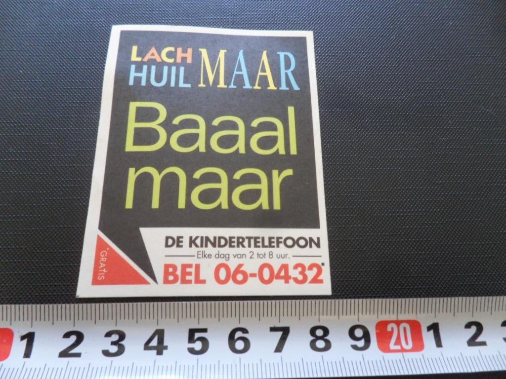 sticker DE KINDERTELEFOON Lach Huil Maar Baaal maar, Ophalen, Zo goed als nieuw