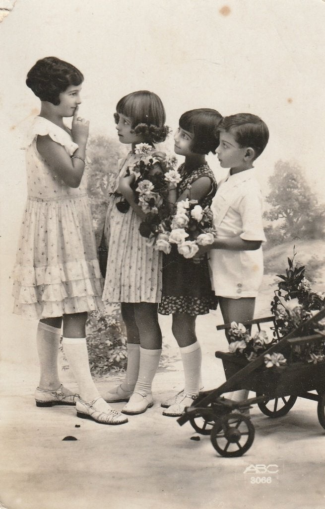 MEISJE JURK UIT 1938 ZEER MOOIE OUDE KAART KO323, Ophalen of Verzenden, 1920 tot 1940, Gelopen, Overige thema's