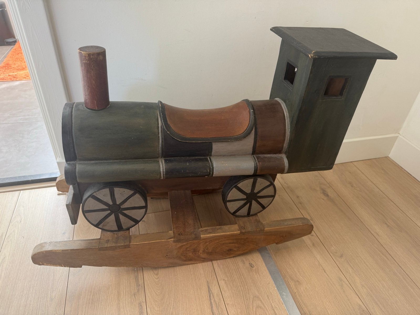Houten hobbelpaard trein - Vintage speelgoed, Kinderen en Baby's, Speelgoed | Houten speelgoed, Ophalen, Gebruikt, Rij- of Hobbelspeelgoed