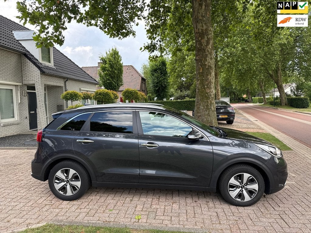 Kia Niro 1.6 GDi Hybrid BusinessLine automaat, Auto's, Gebruikt, 26 km/l, SUV of Terreinwagen, Zilver of Grijs