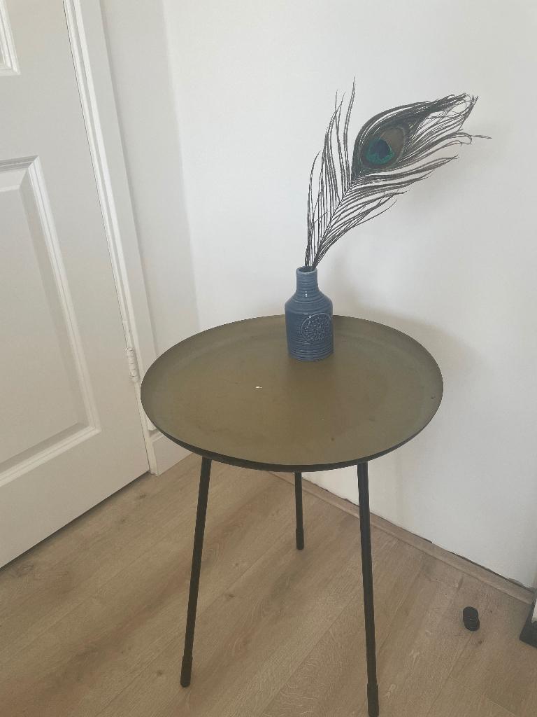 Bronze nightstand table, Huis en Inrichting, Slaapkamer | Nachtkastjes, Ophalen, Gebruikt, Metaal of Aluminium, 55 tot 70 cm