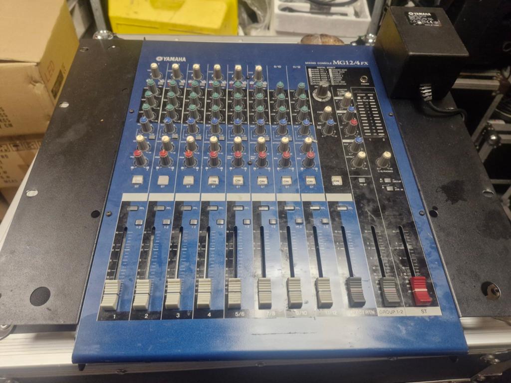 Yamaha mg12/4 fx menhtafel, Gebruikt, Ophalen of Verzenden, 10 tot 20 kanalen, M