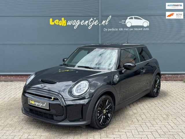 MINI Electric Classic 33 kWh *luxe leder *carplay *stoelverw, Gebruikt, 1340 kg, 33 kWh, 4 stoelen