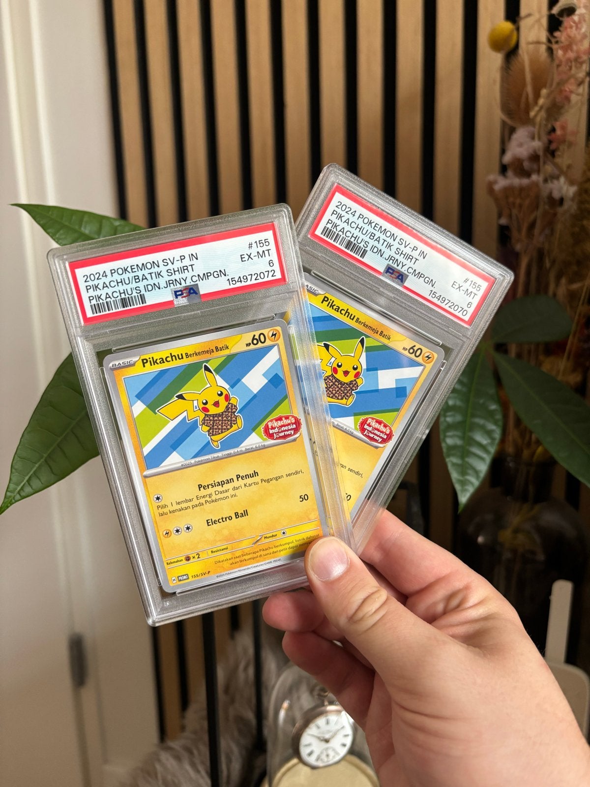 Pikachu Batik Shirt Pokémon Kaart PSA 6 (2 stuks), Ophalen of Verzenden, Gebruikt, Losse kaart