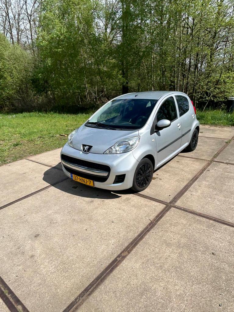 Peugeot 107 1.0 5DR 2009 Grijs Airco Carplay Cruise, Voorwielaandrijving, Parkeersensor, 4 stoelen, 68 pk