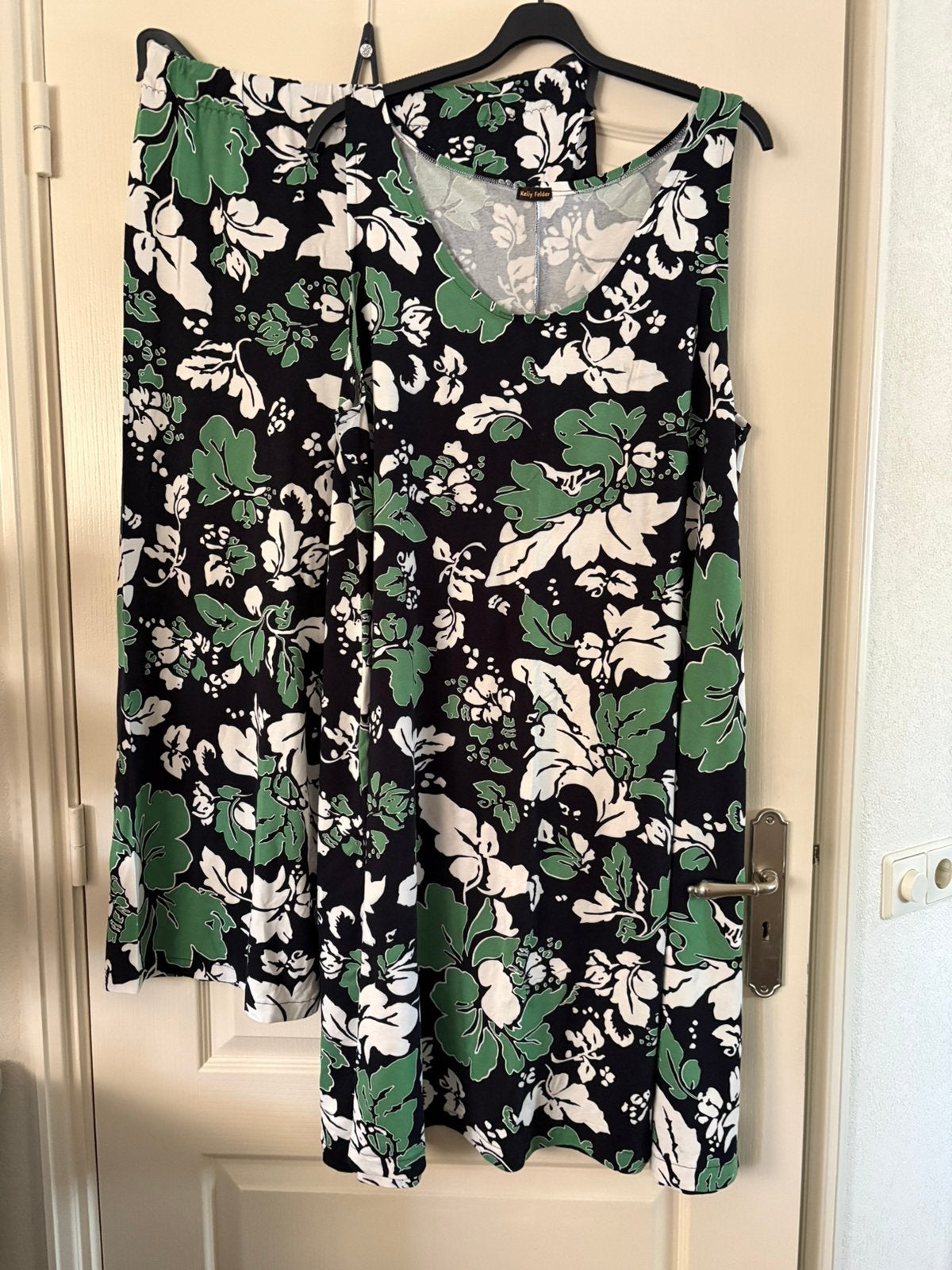 Set 56/58 broek wijde pijpen + tuniek alijn zwart/groen/wit, Ophalen of Verzenden, Nieuw, Zwart, Overige typen