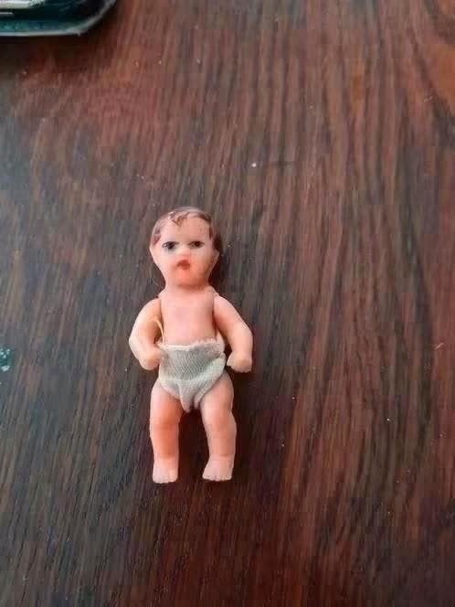 Vintage Ari popje 6 cm - Babypopje, Ophalen of Verzenden, Gebruikt