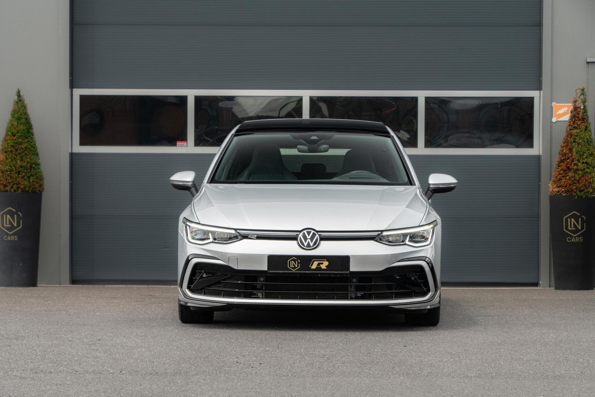Volkswagen Golf 1.5 eTSI R-Line | Pano | DAB | HUD | Camera, 4 cilinders, Met garantie (alle), Bedrijf, Golf