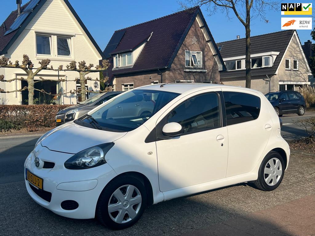 Toyota Aygo 1.0-12V Comfort NL-AUTO-NAP, Auto's, Toyota, Voorwielaandrijving, Euro 5, Stof, Gebruikt