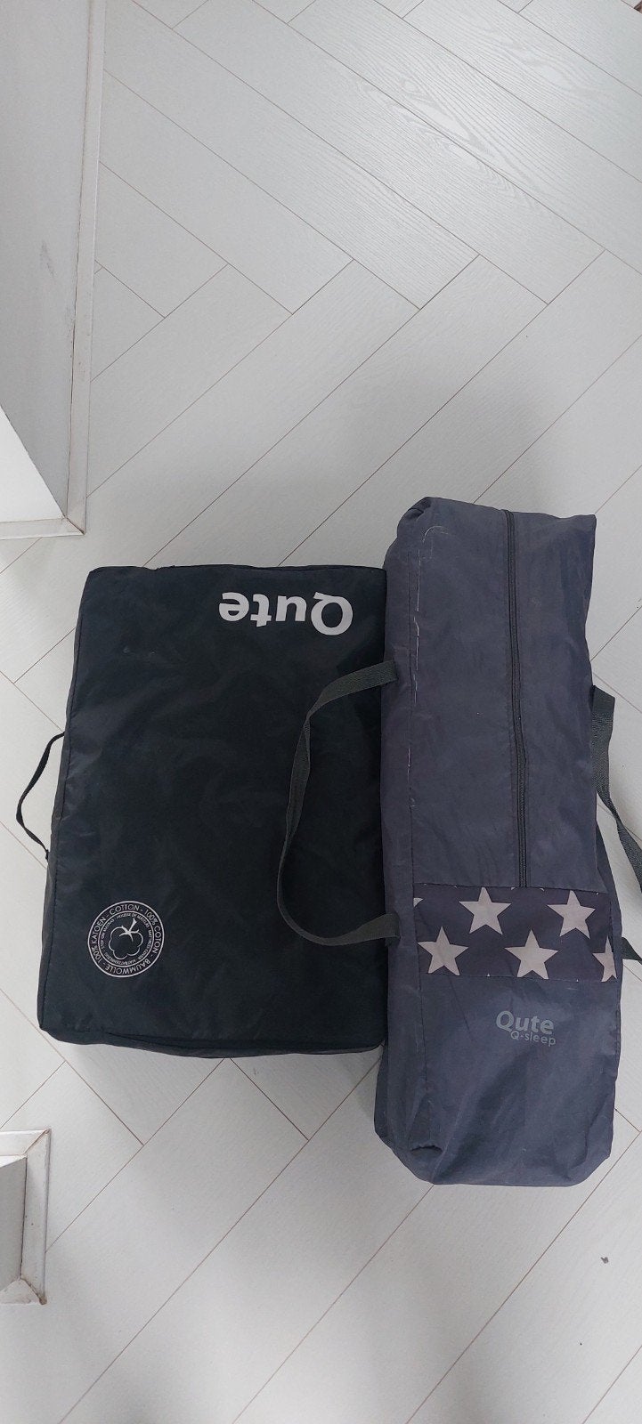 Campingbedje Qute Q-sleep Star Edition - Zo goed als nieuw, Kinderen en Baby's, Ophalen, Zo goed als nieuw, Reisbedje