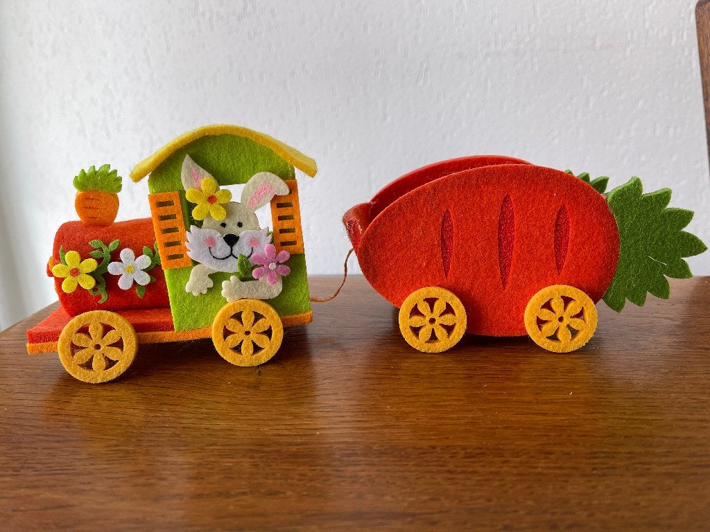 "Paashaas Locomotief" van 'Vilt' Nieuw, Diversen, Pasen, Ophalen of Verzenden, Nieuw