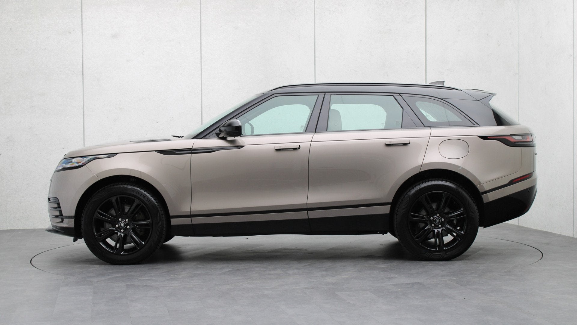 Land Rover Range Rover Velar 2.0 P400e R-Dynamic SE | Stoelv, Auto's, 12 maanden, 4 cilinders, Range Rover Velar, Bedrijf