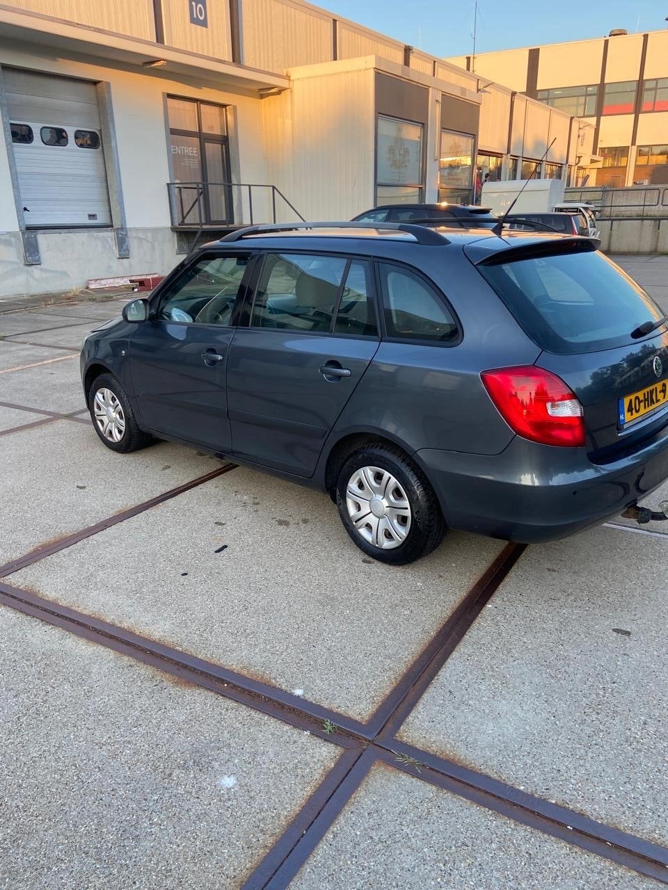 Skoda Fabia 1.4 16V 63KW Combi 2009 Grijs, Auto's, Skoda, Voorwielaandrijving, 40 €/maand, 4 cilinders, Origineel Nederlands