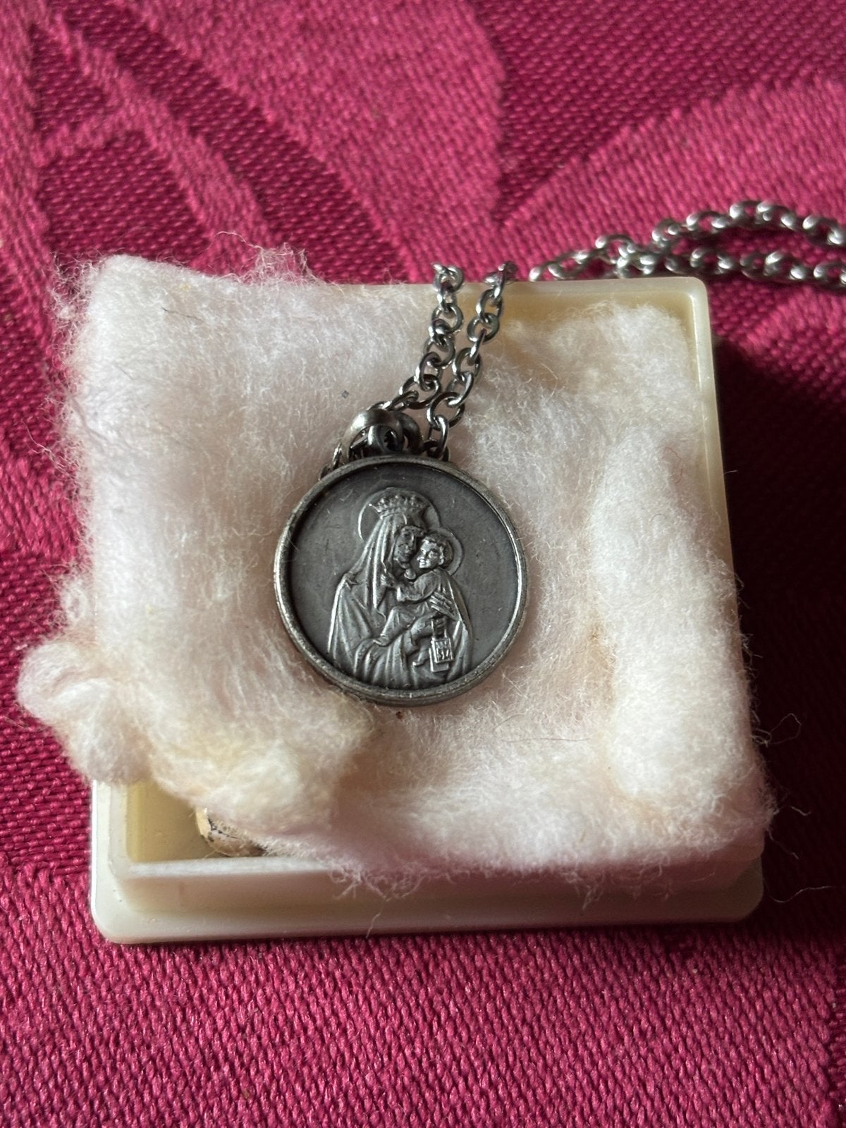 Antieke Maria hanger met ketting - Zilverkleurig, Verzenden, Zo goed als nieuw, Zilver, Overige materialen
