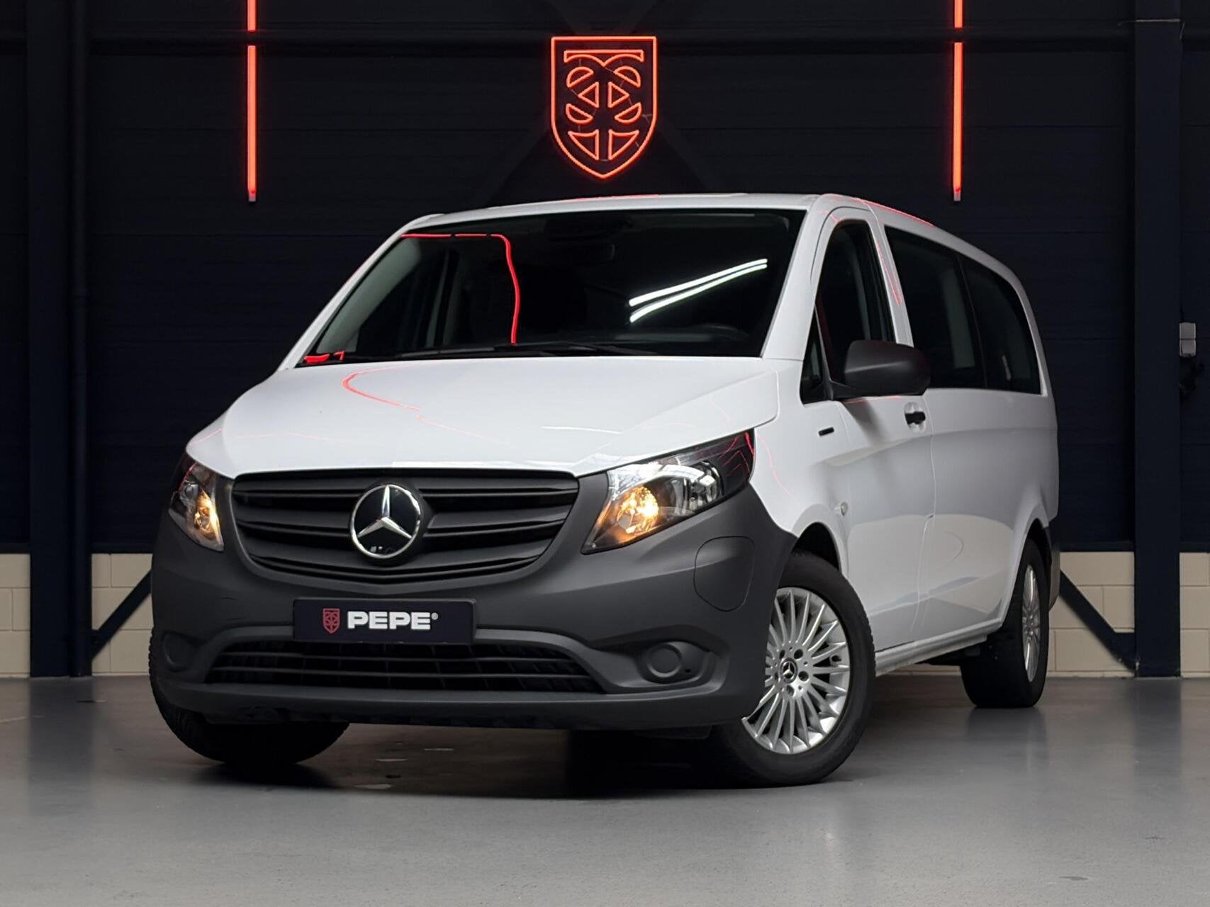 Mercedes eVito Tourer PRO L3 90 kWh |9-PERS.|CRUISE|STOELVER, Auto's, Stof, Gebruikt, Zwart, Overige carrosserieën
