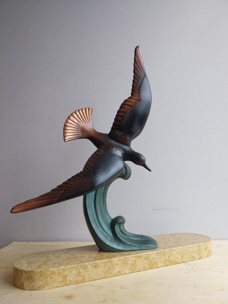 Art Deco meeuw in vlucht zamak op marmer 54 cm, Art deco, Gepatineerd, Beeld, Bruin