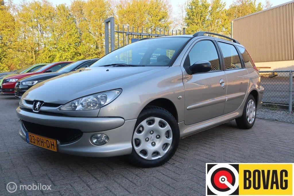 Peugeot 206 SW 1.4 Air-line 2 TREKHAAK, AIRCO, Voorwielaandrijving, Stof, Zwart, 4 cilinders