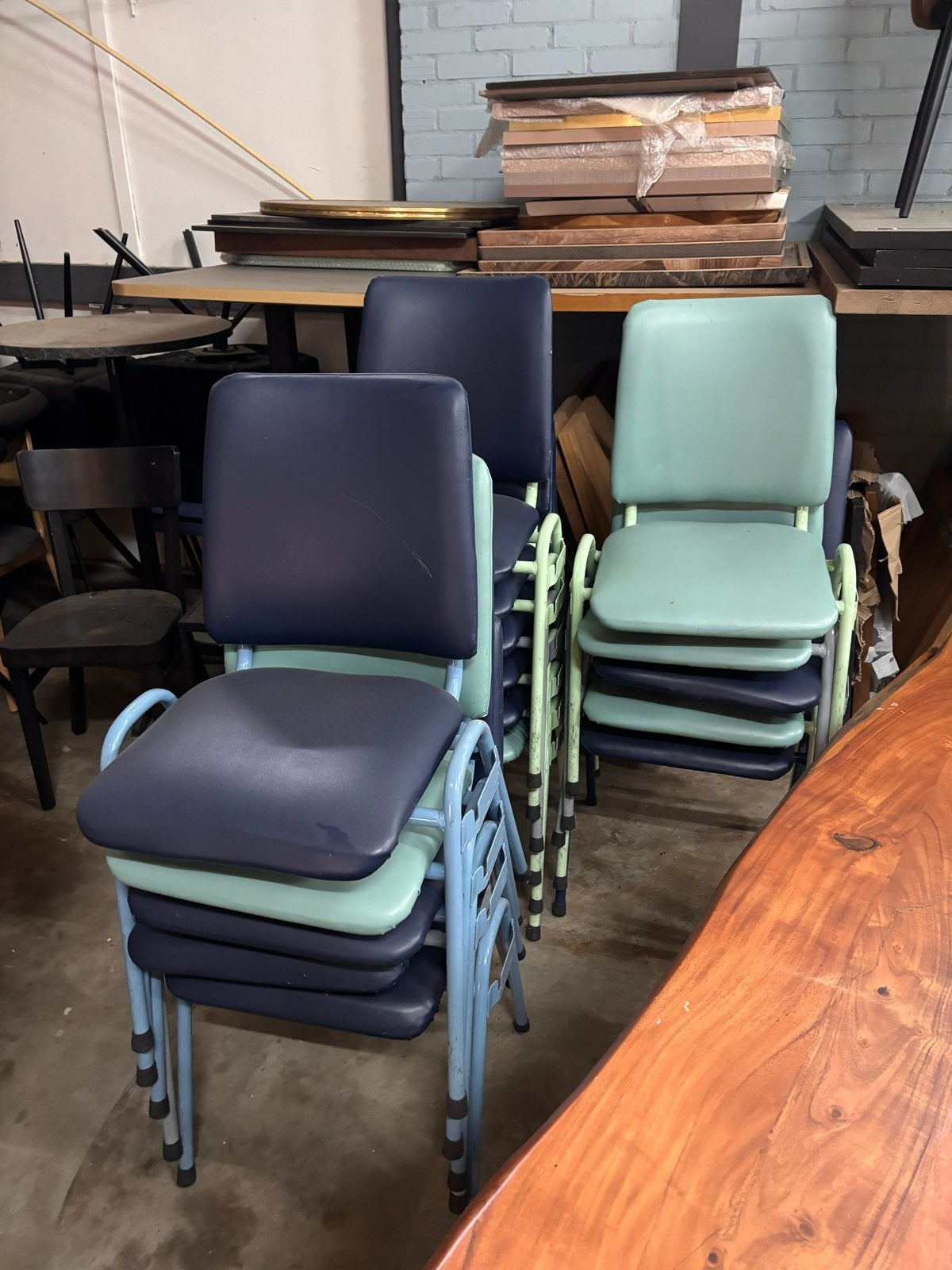 16 Stapelstoelen - Blauw en Mintgroen, Ophalen, Gebruikt, Blauw, Metaal