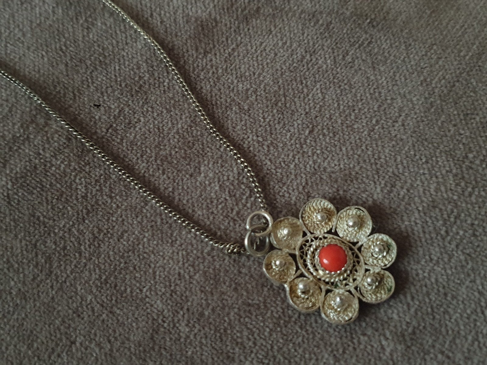 Zilveren zeeuwse ketting met hanger bloedkoraal, Ophalen of Verzenden, Zilver, Ketting