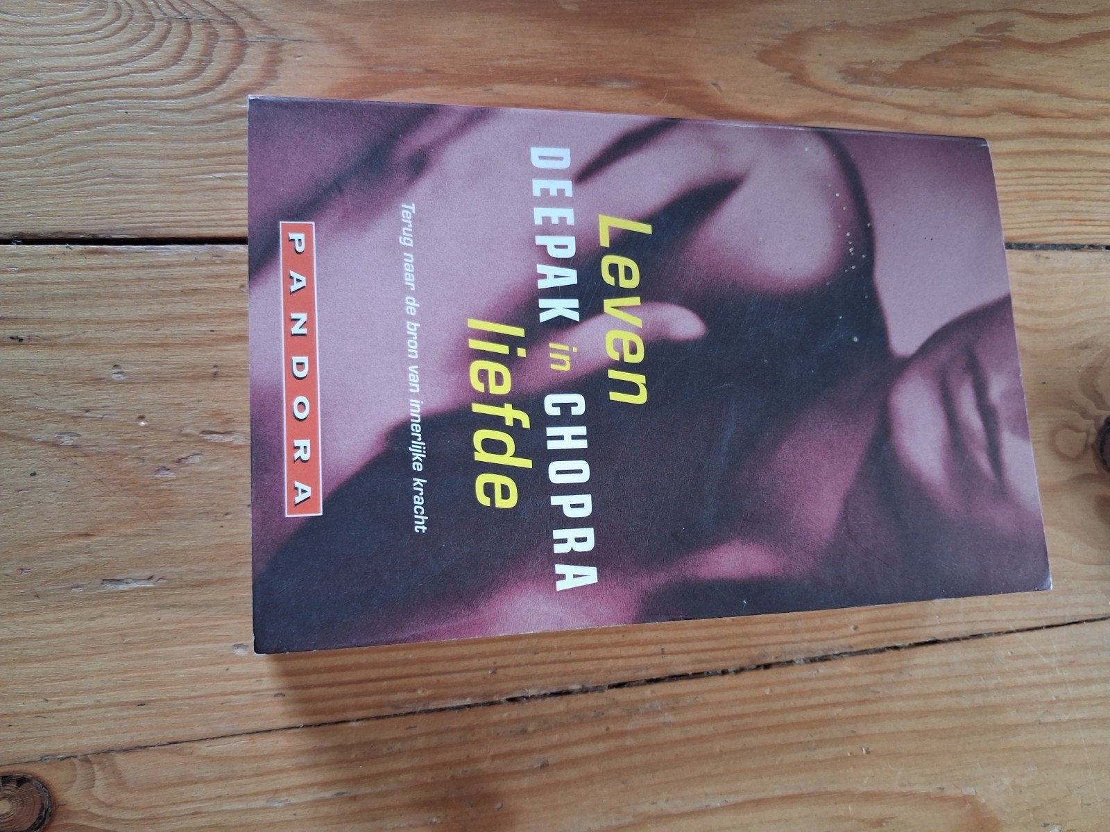 Deepak Chopra - Leven in Liefde, Achtergrond en Informatie, Spiritualiteit algemeen, Ophalen of Verzenden, Zo goed als nieuw