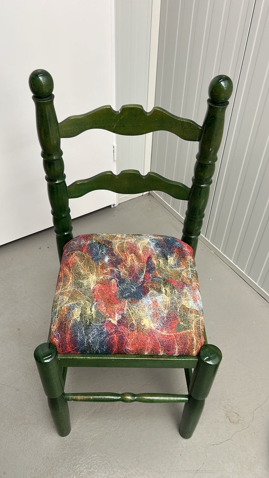 4x Groene houten stoel met kleurrijke zitting, Antiek en Kunst, Ophalen