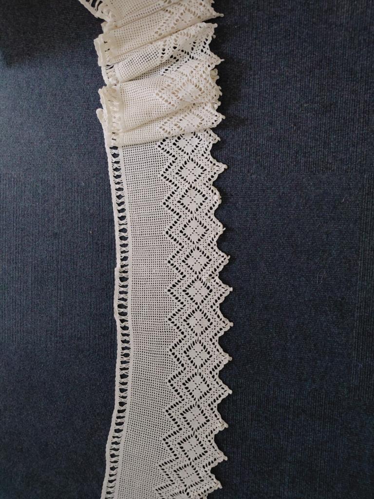 Vintage gehaakt gordijn, 2.90m lang, 31cm hoog, Huis en Inrichting, Ophalen of Verzenden, Zo goed als nieuw, Crème