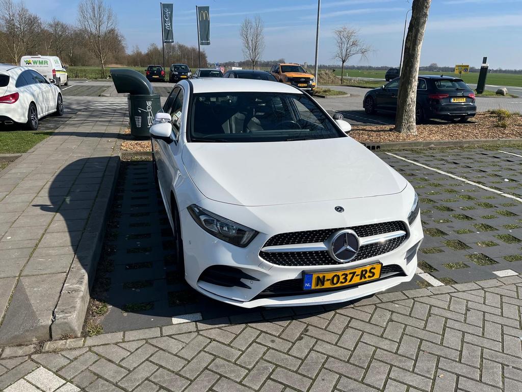 Mercedes-Benz A-Klasse A 160 109pk 2019 Wit, Auto's, Voorwielaandrijving, Zwart, 4 cilinders, Wit