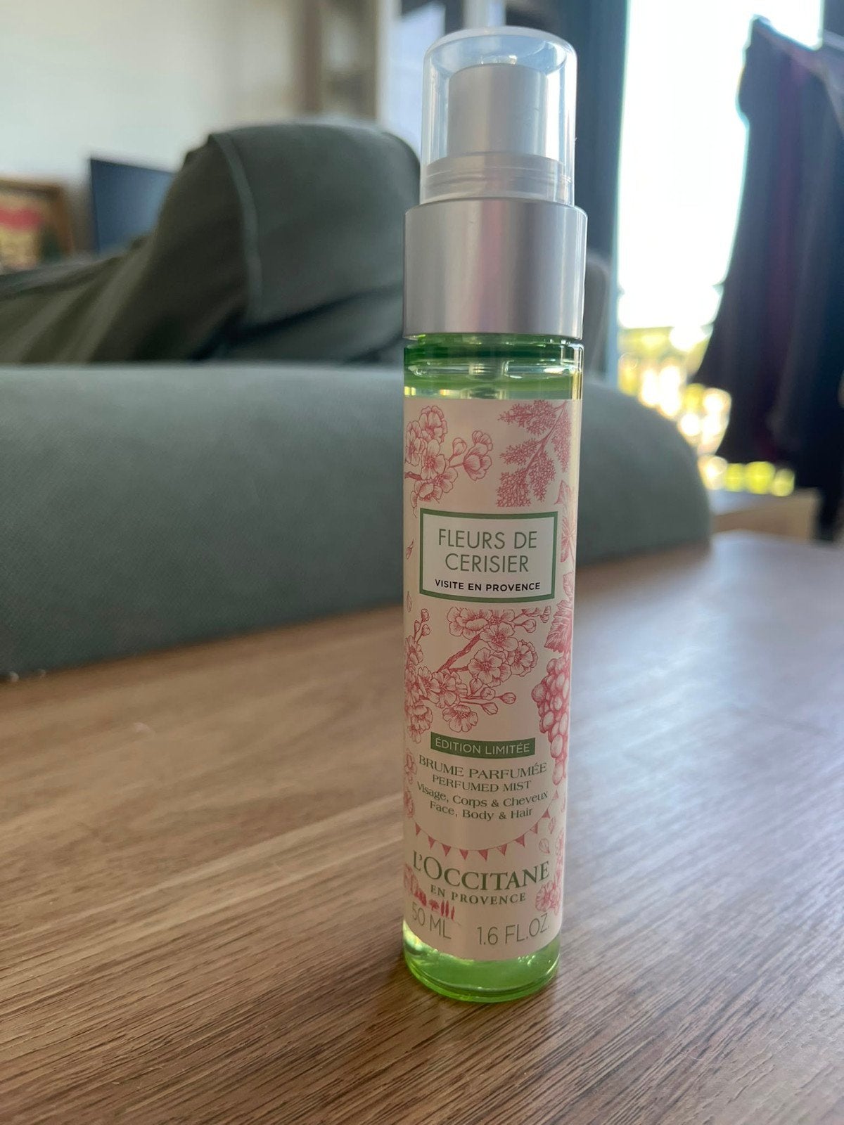 L' Occitane Fleur de Cerisier Visite en Provence Body Mist, Sieraden, Tassen en Uiterlijk, Uiterlijk | Lichaamsverzorging, Ophalen of Verzenden