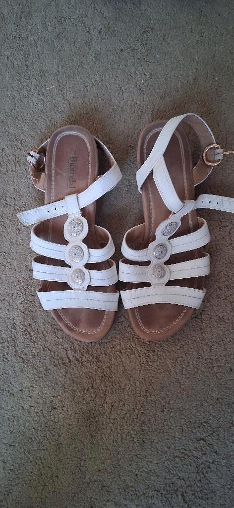 Mooie Bjorndal sandalen van leer 41-41,5, zgan, Bjorndal, Wit, Zo goed als nieuw, Sandalen of Muiltjes