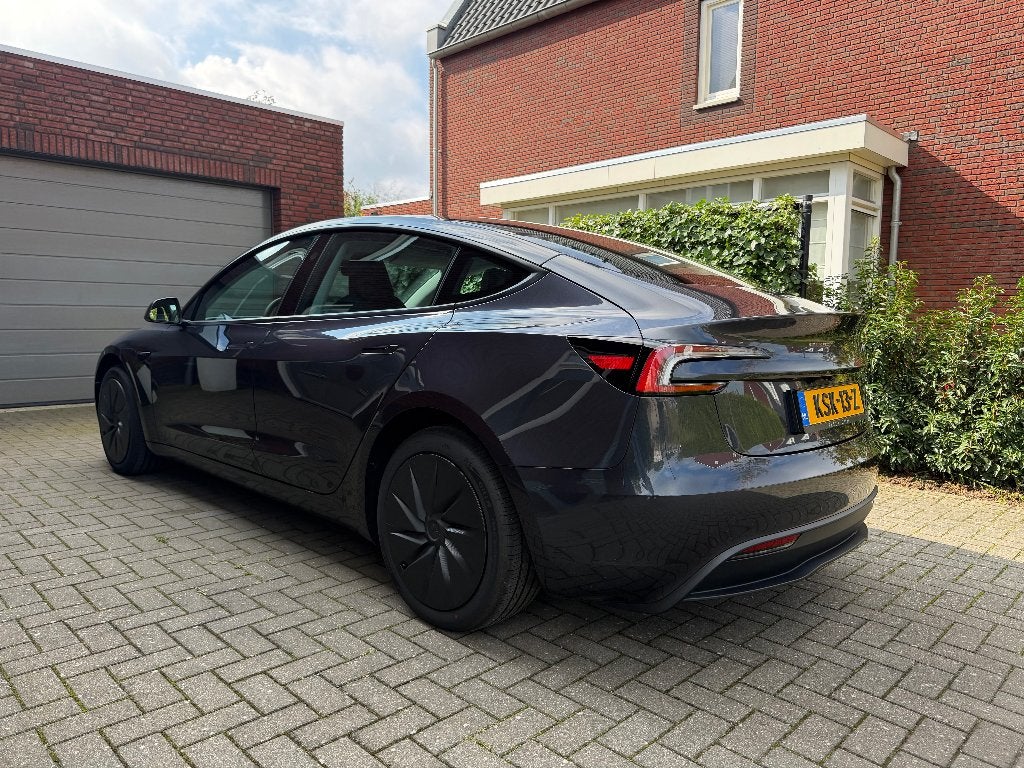 Tesla Model 3 Standard RWD 60 kWh - Augustus 2026 - 611KM, Auto's, Automaat, Dealer onderhouden, Achterwielaandrijving, Zwart