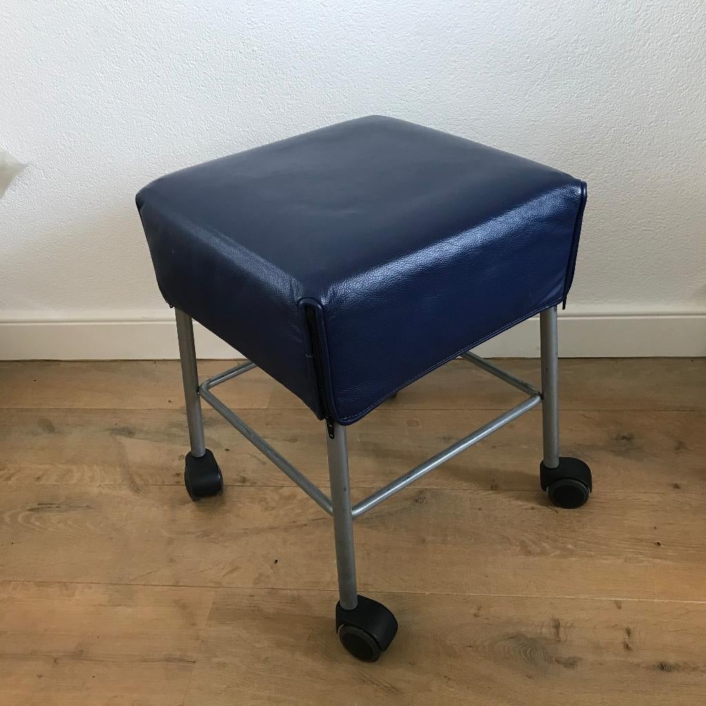 2 Montis Samba design stoel kruk voetenbank blauw leer, Minder dan 50 cm, Gebruikt, 125 cm of meer, Leer