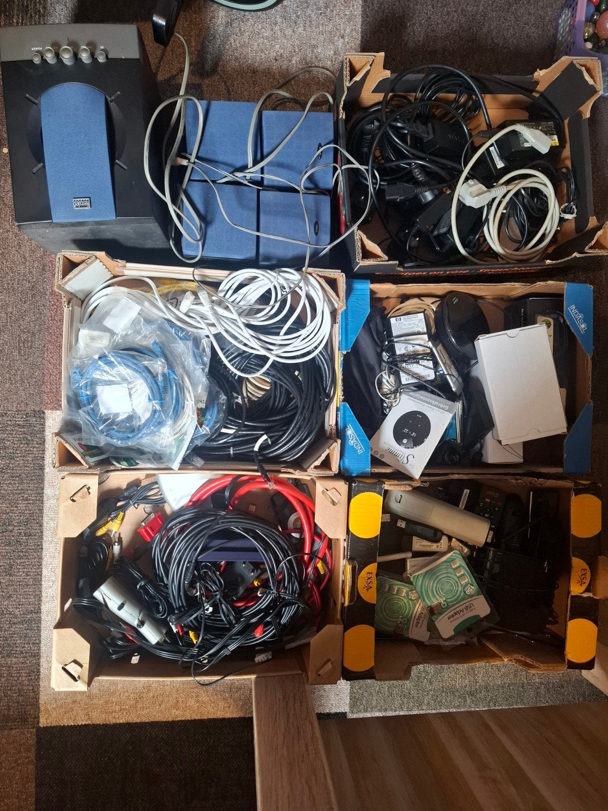 diverse computer onderdelen, laptop adapterz enz. .., Ophalen, Gebruikt