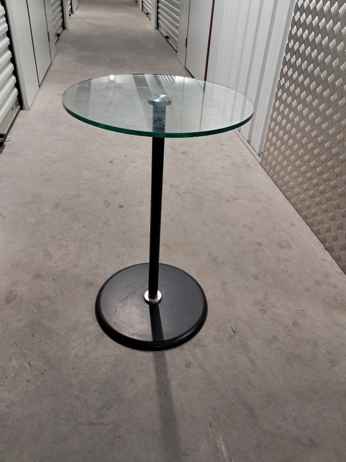 Stijlvolle bijzettafel met glazen blad, Ophalen, Gebruikt