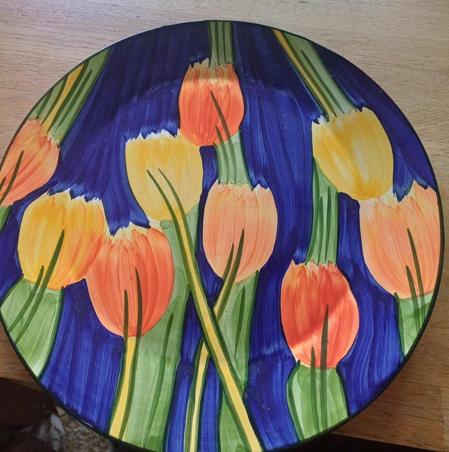 Handgeschilderde schaal met tulpen, A. Santos Portugal, Antiek en Kunst, Ophalen of Verzenden