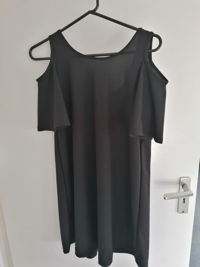 Mooi zwart jurkje open schouders The Sting XXS 2 euro, Kleding | Dames, Jurken, The Sting, Zwart, Ophalen of Verzenden, Zo goed als nieuw