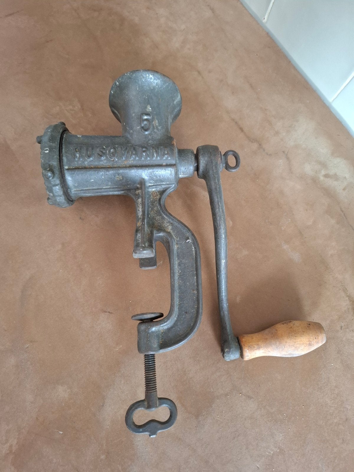 Antieke Husqvarna Vleesmolen - Made in Sweden, Antiek en Kunst, Ophalen of Verzenden