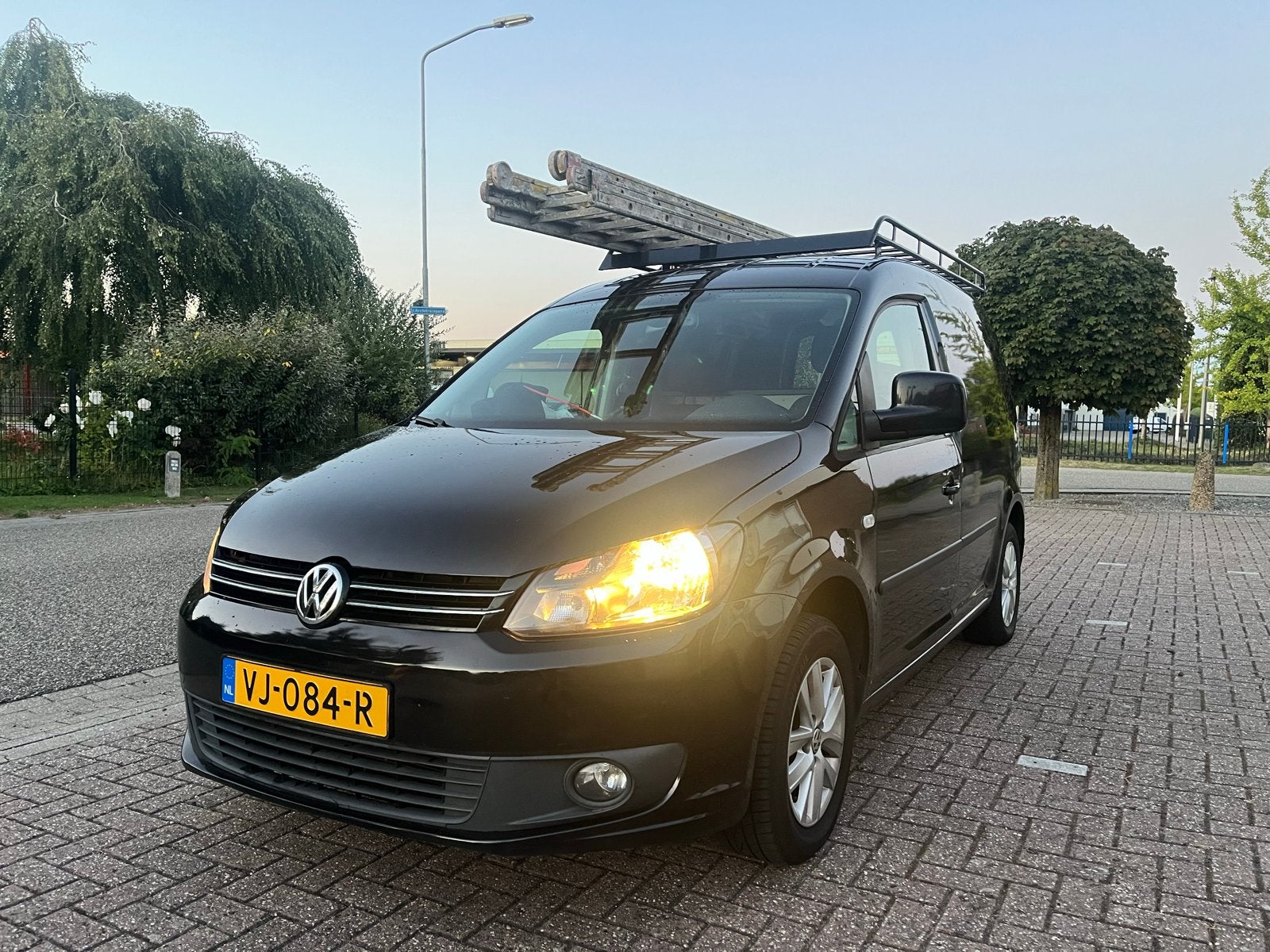 Volkswagen Caddy 1.6 Automaat/Cruise/Airco/LMV, Auto's, Automaat, Euro 5, Zwart, 4 cilinders