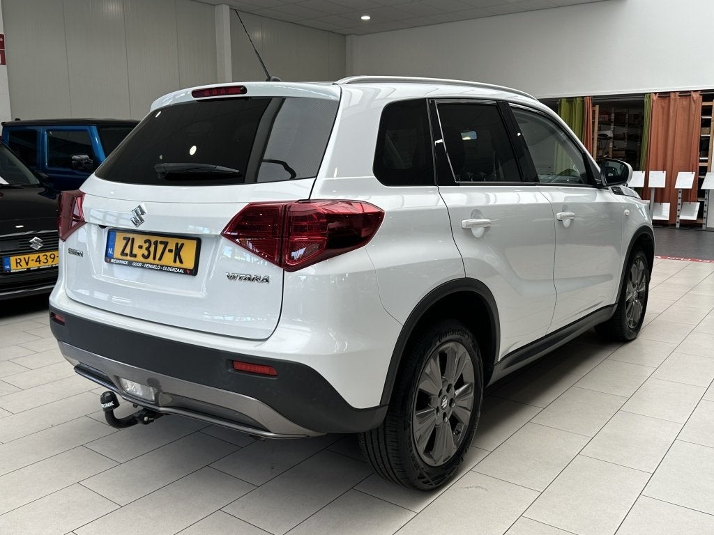 Suzuki Vitara 1.4 Boosterjet Select Smart Hybride [ TREKHAAK, Auto's, Euro 6, 4 cilinders, 400 kg, Wit