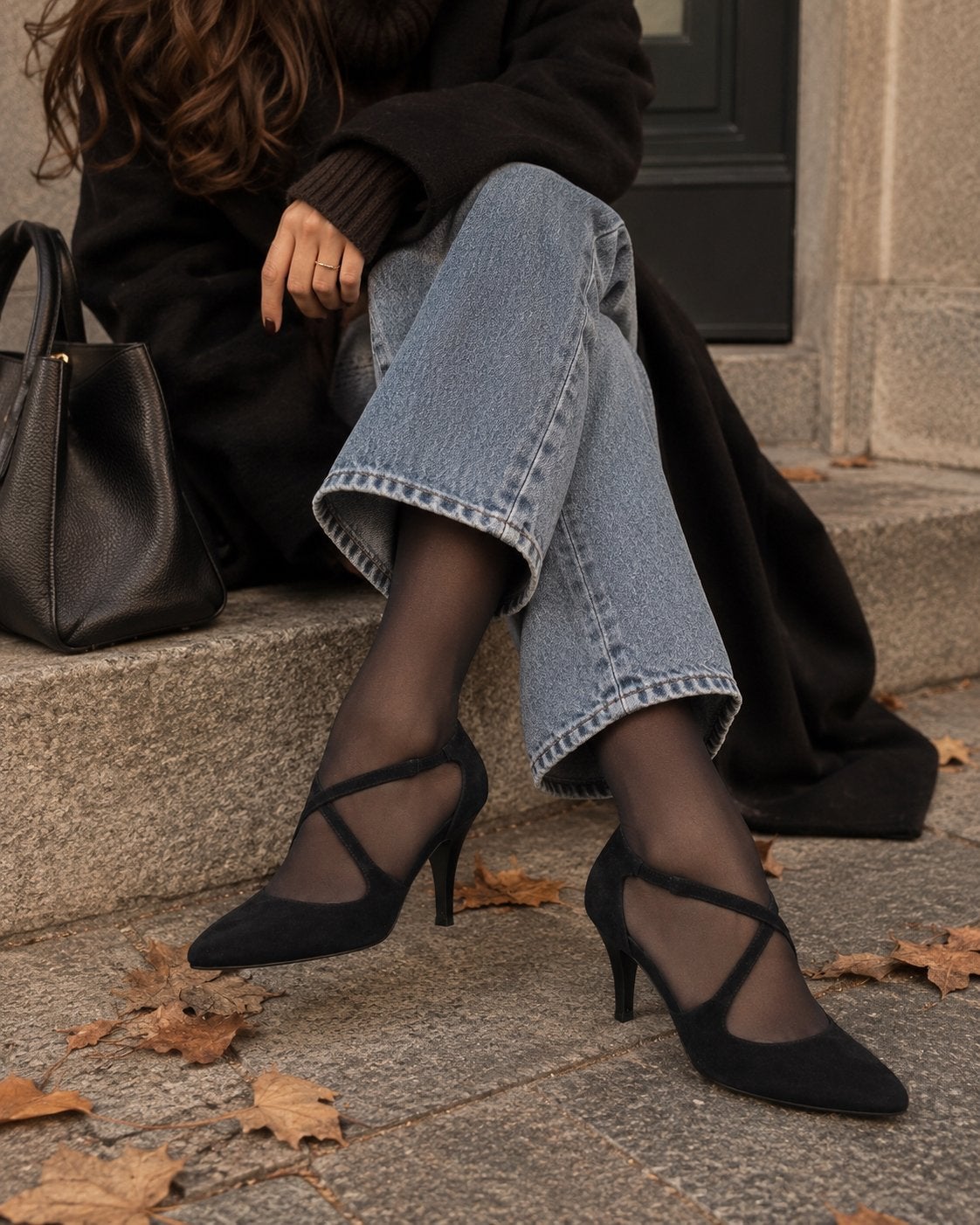 Suède pumps met gekruiste bandjes zwart – Manfield – maat 40, Pumps, Verzenden, Zwart, Zo goed als nieuw