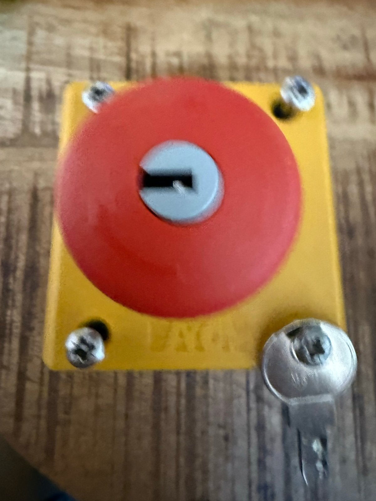 Eaton M22-PVS/KC11/IY Noodstop met sleutelontgrendeling, Ophalen of Verzenden, Nieuw, Eaton, Schakelaar