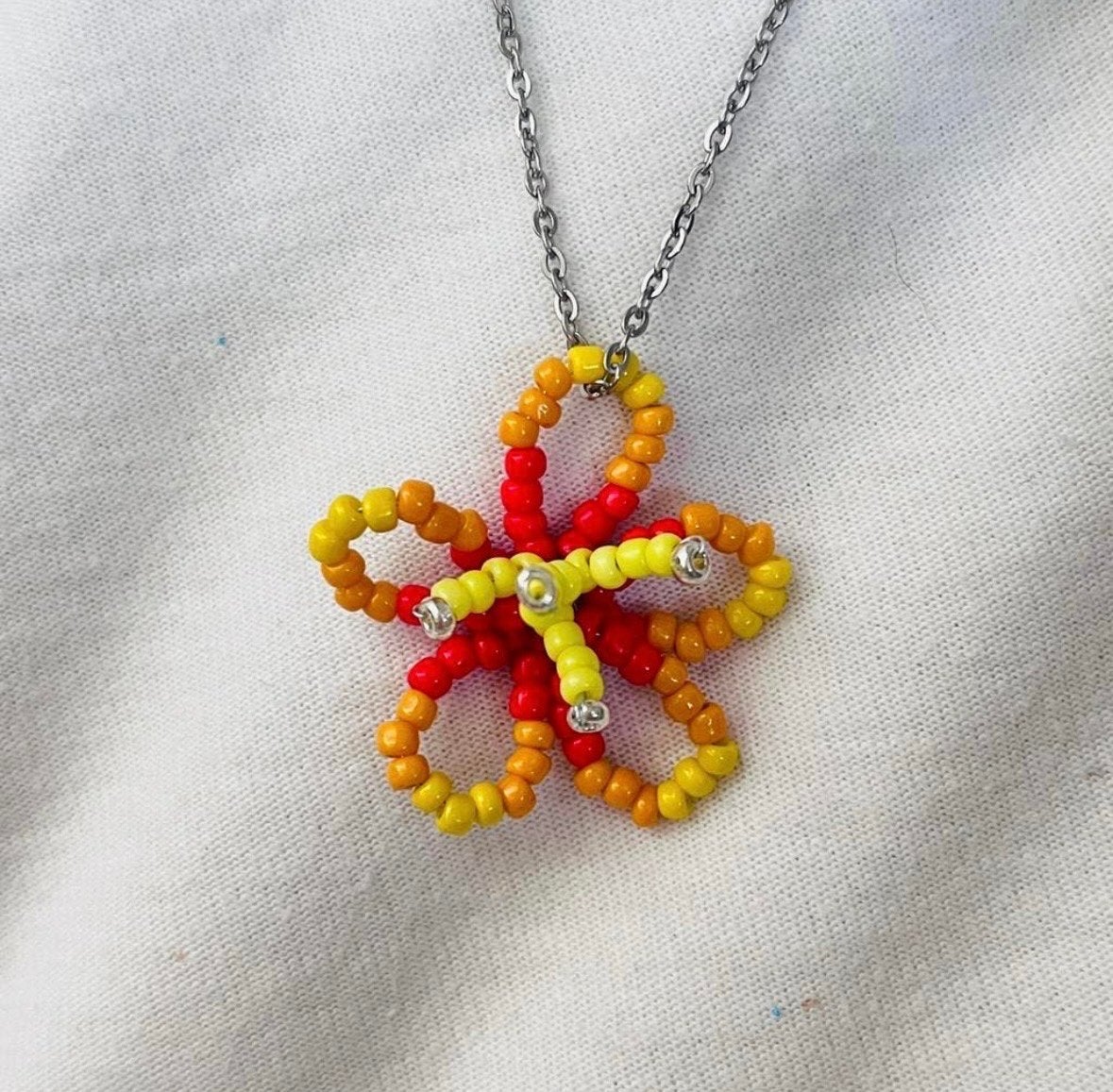 Kleurrijke RVS Ketting met Bloem Hanger van Kralen, Overige kleuren, Nieuw, Ophalen of Verzenden, Overige materialen