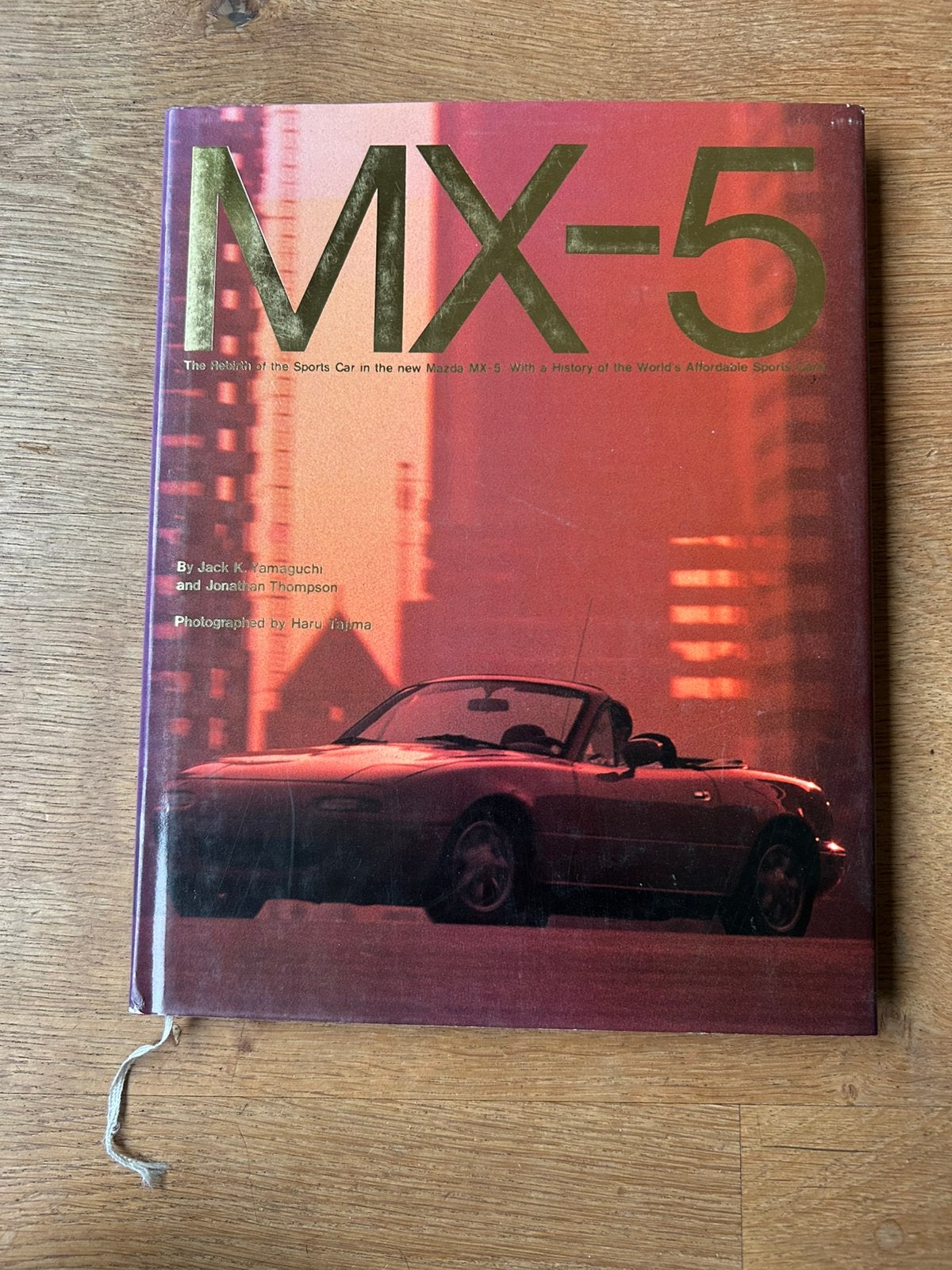 Boek MX-5 over de allereerste generatie Mazda MX-5 (NA), Boeken, Ophalen of Verzenden, Gelezen, Mazda