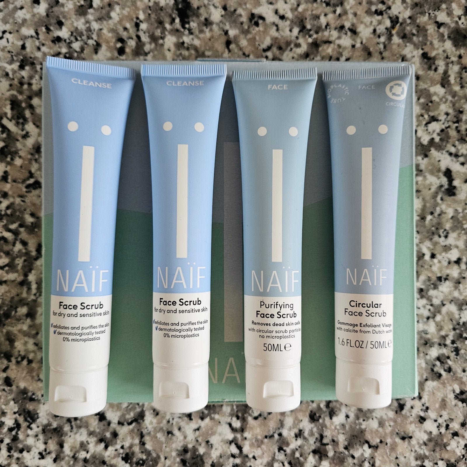 NAÏF Gezichtsscrub Set - 4x50ml, Ophalen of Verzenden, Nieuw, Gehele gezicht, Reiniging