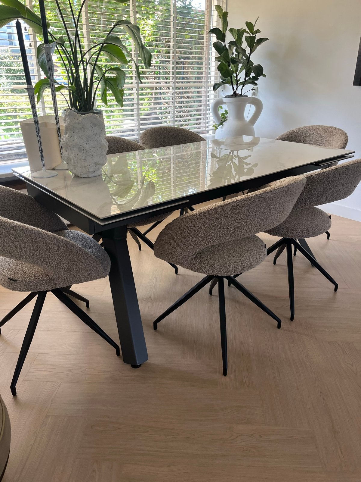 Uitschuifbare eettafel met marmer blad #chique #vtwonen, Ophalen, Marmer, 50 tot 100 cm, Zo goed als nieuw