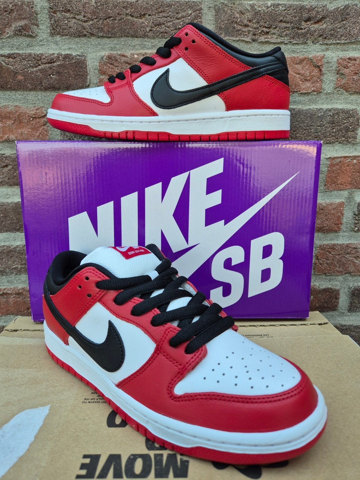 NIKE SB DUNK LOW "CHICAGO / VARSITY RED & WHITE" - maat 41, Nike SB, Overige kleuren, Nieuw, Ophalen of Verzenden
