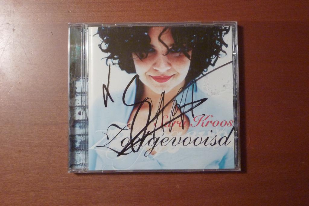 Sara Kroos - Zoetgevooisd GESIGNEERD, Ophalen of Verzenden, Zo goed als nieuw, Overige genres