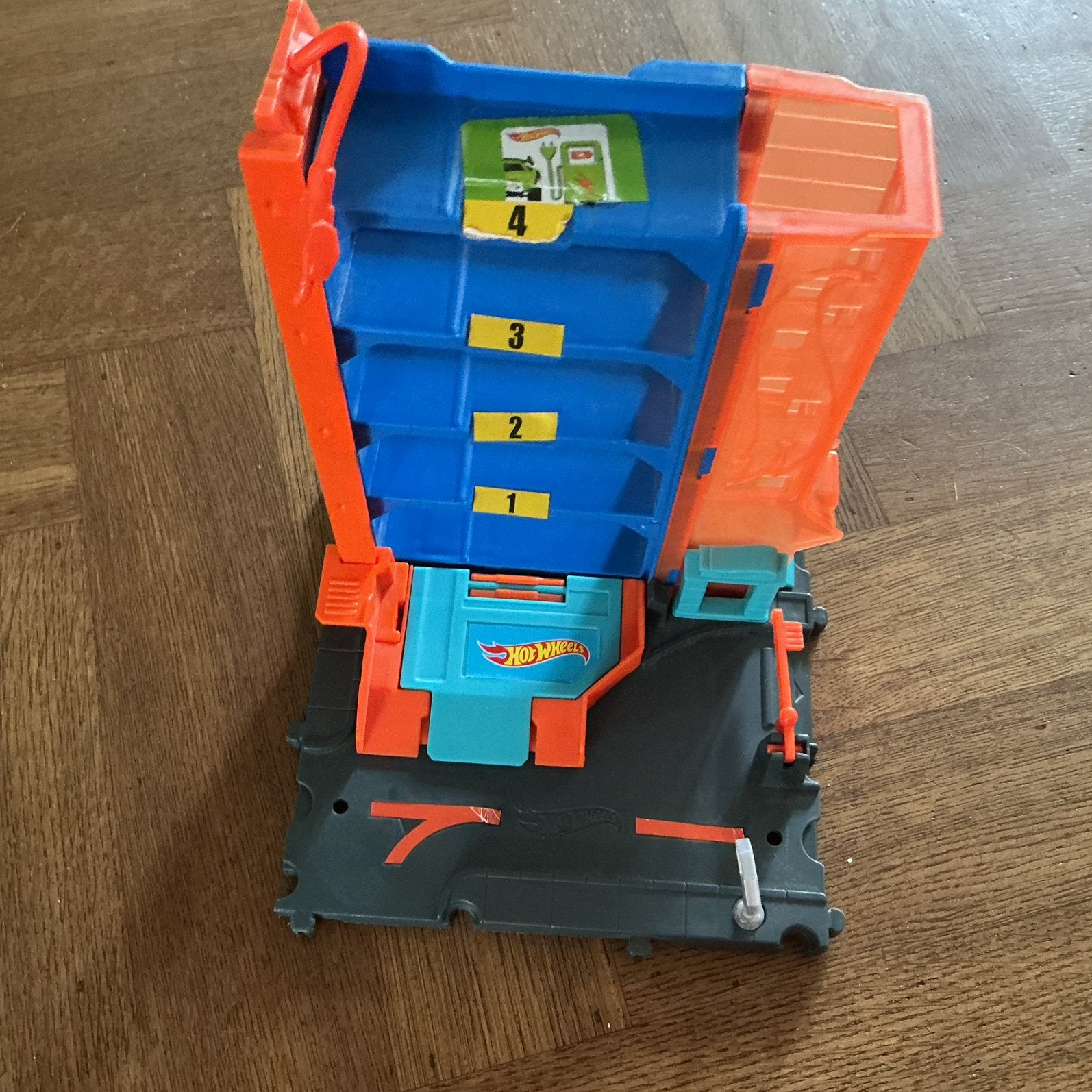 Een garage voor hotwheel auto’s met lift en glijbaan, Ophalen of Verzenden, Zo goed als nieuw